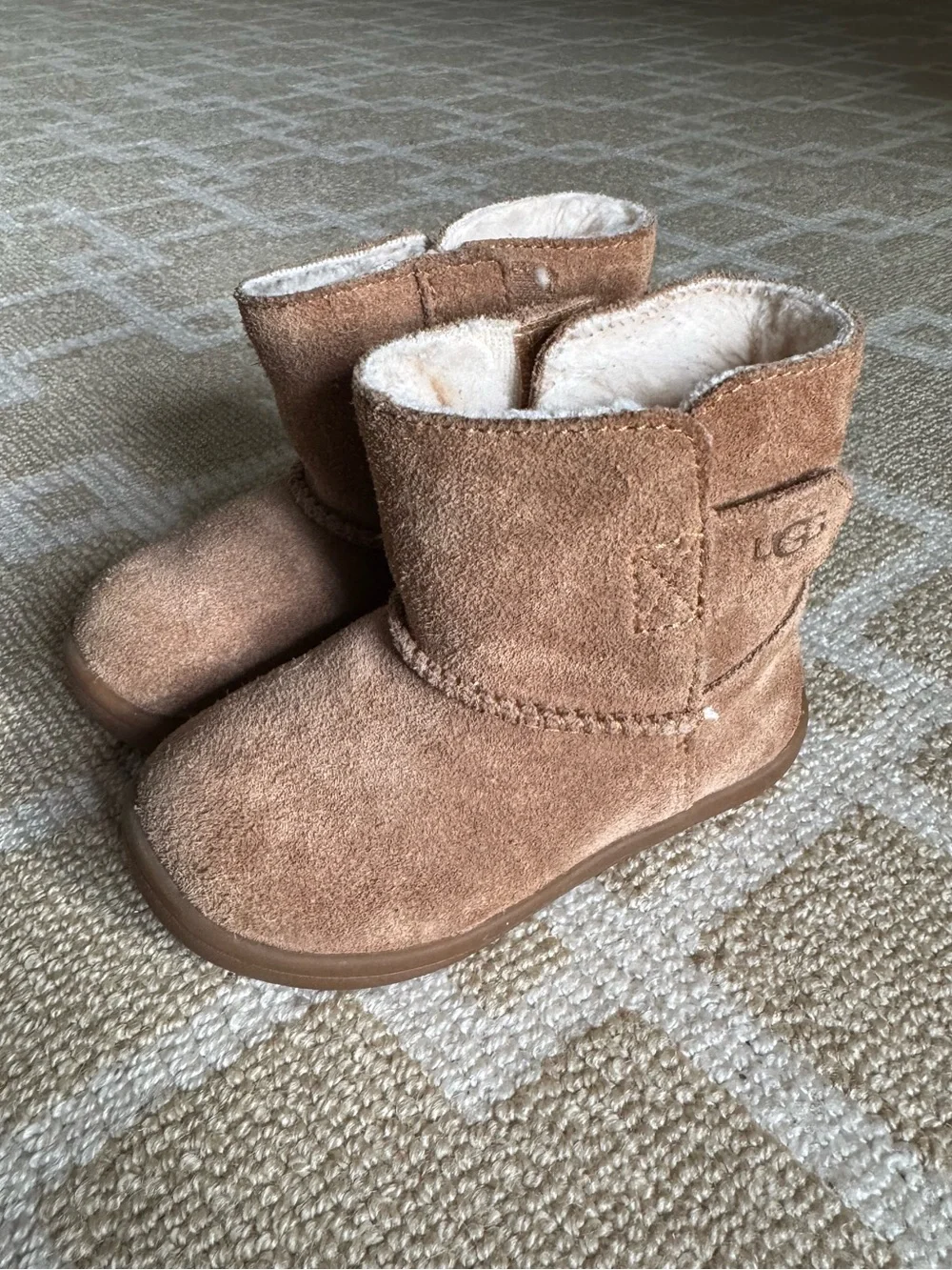 UGG Keelan II Toddler Chestnut Sheepskin Suede Winter Boots Size 6